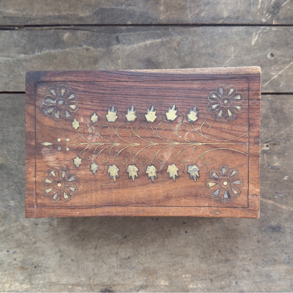 WOOD TRINKET JEWELRY BOX WITH BRASS INLAY FLORAL DESIGN UNLINED BOHO FARMHOUSE